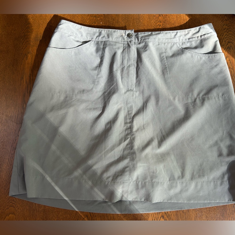 Cutter and Buck Gray A-Line Skort-Skirt, 14. 4 pocket.84poly 16spandex-great fit